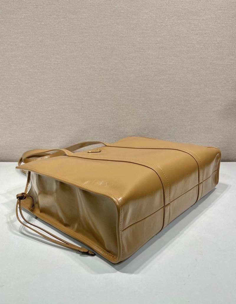 Pra*a tote bags